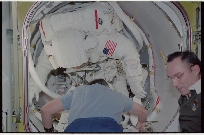 STS110-355-019.jpg
