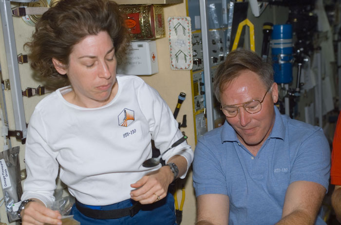 STS110-E-05706