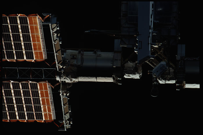 STS110-316-009.jpg