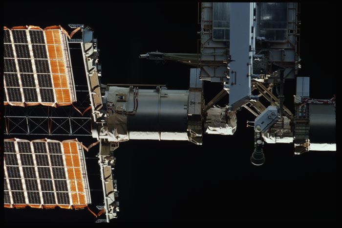 STS110-316-010.jpg