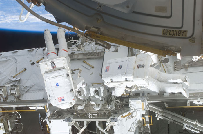 STS110-E-05617