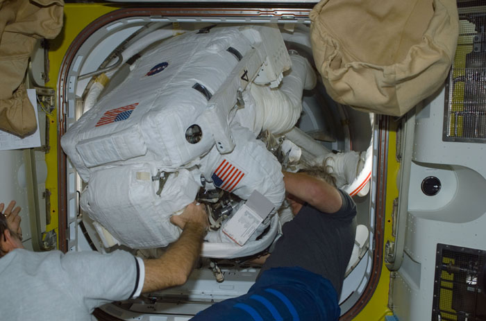STS110-E-05355