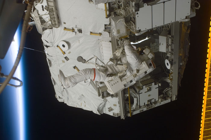 STS110-E-05634