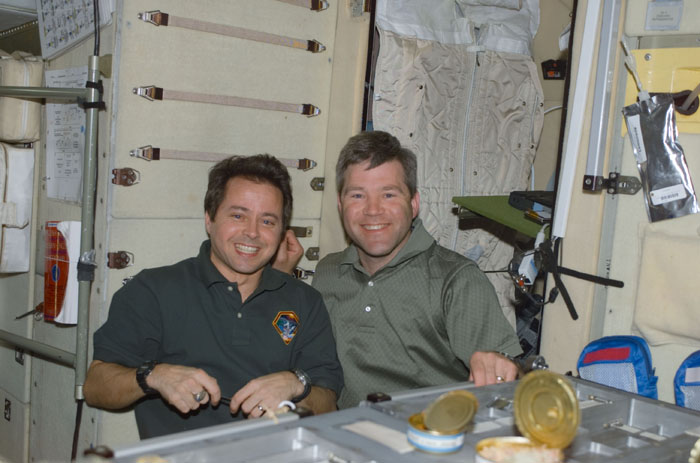 STS110-E-05696