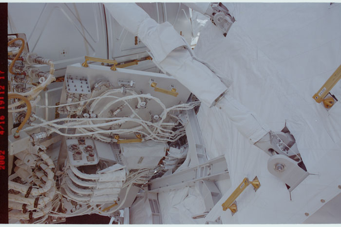 STS110-334-031.jpg