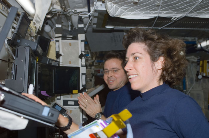 STS110-E-05187