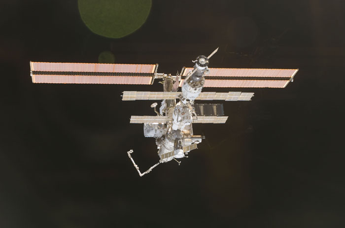 STS110-E-05904