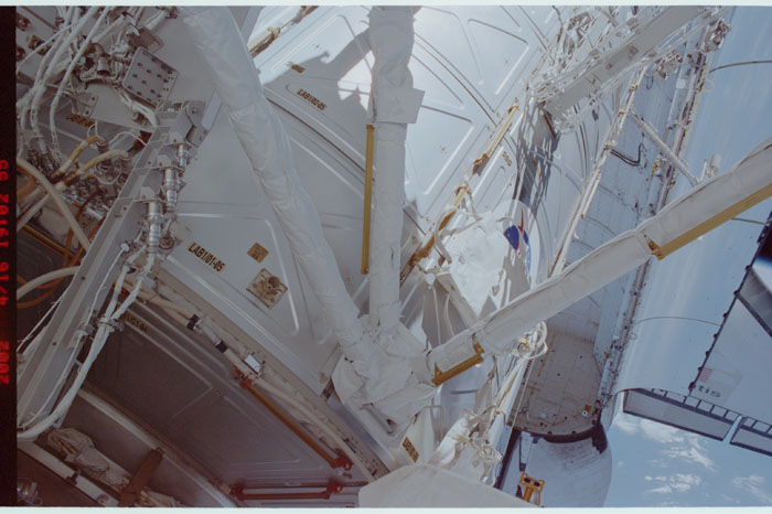 STS110-334-021.jpg