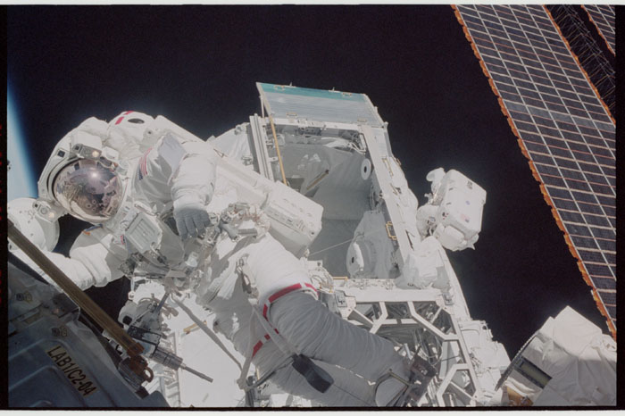 STS110-360-005.jpg