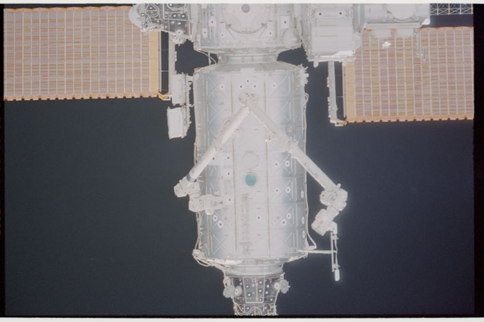 STS110-352-003