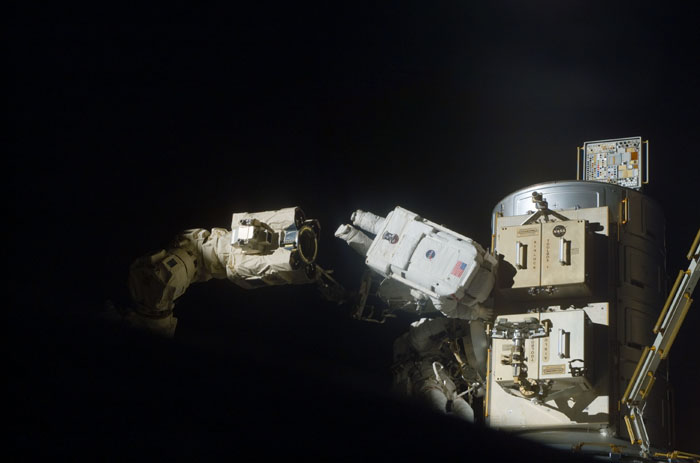 STS110-E-05813