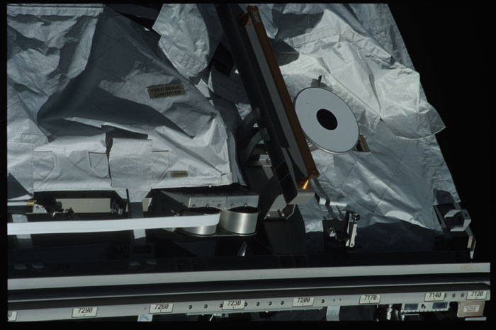 STS110-324-002.jpg