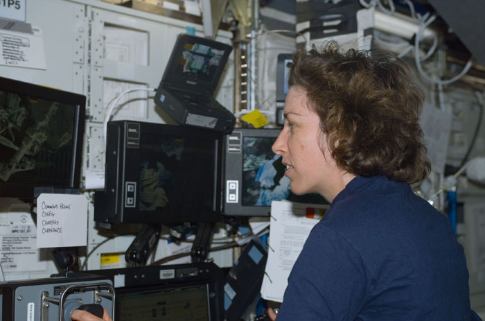 STS110-E-05253