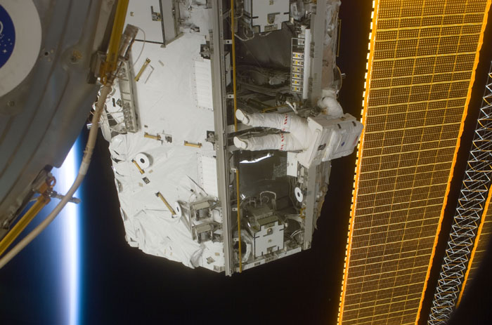 STS110-E-05841