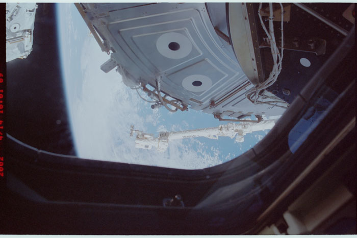 STS110-336-001.jpg