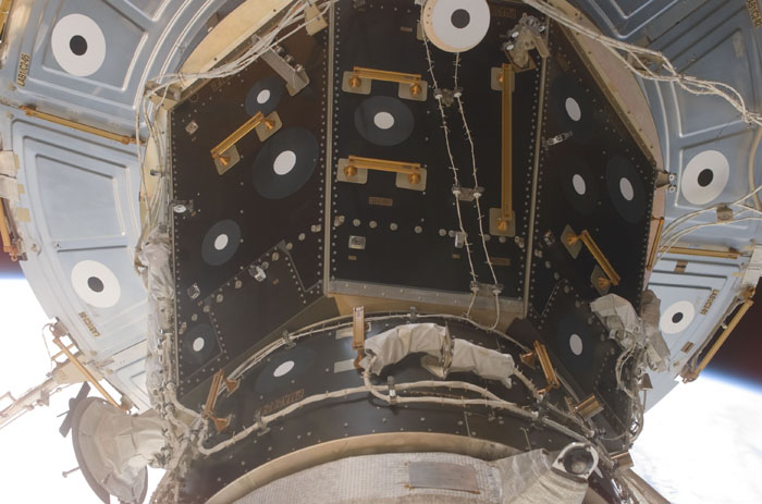 STS110-E-06001