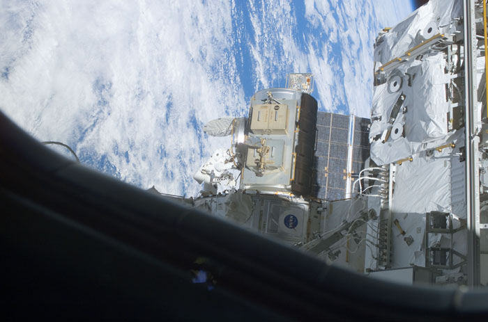 STS110-E-05344