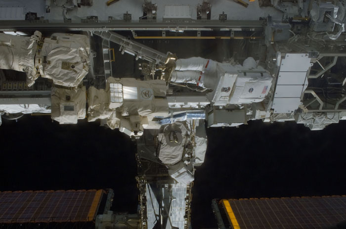STS110-E-05845