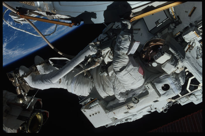 STS110-314-006.jpg