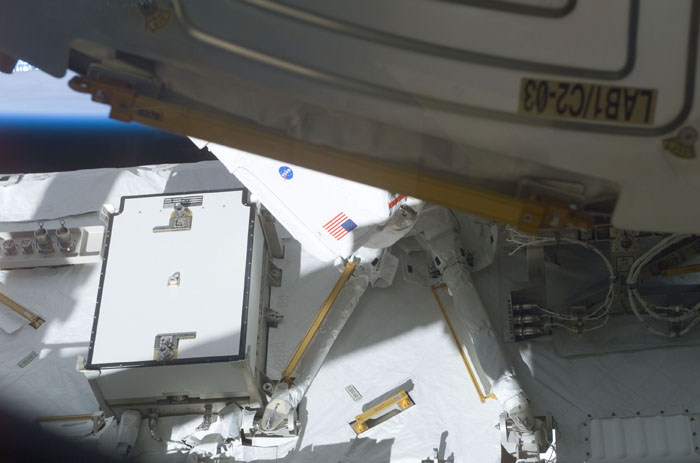 STS110-E-05248