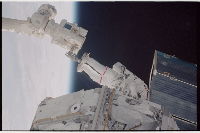 STS110-359-012.jpg