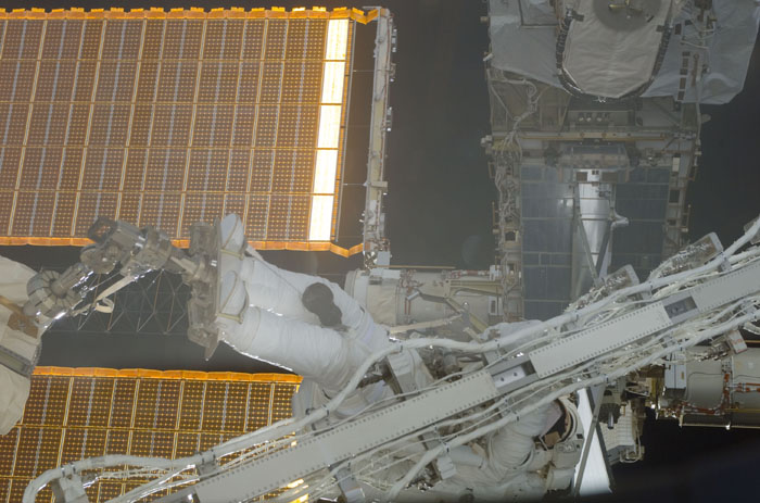 STS110-E-05280