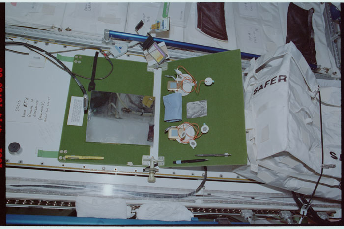 STS110-328-002.jpg