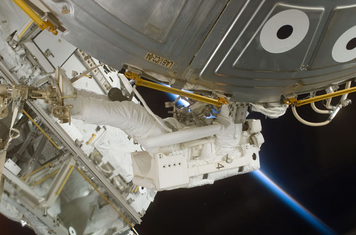 STS110-E-05292