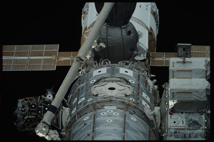STS110-317-023.jpg