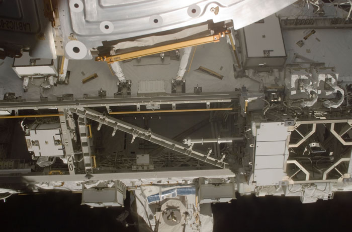 STS110-E-05996