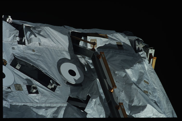 STS110-324-001.jpg
