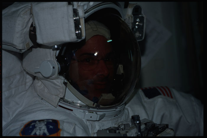 STS110-326-007.jpg