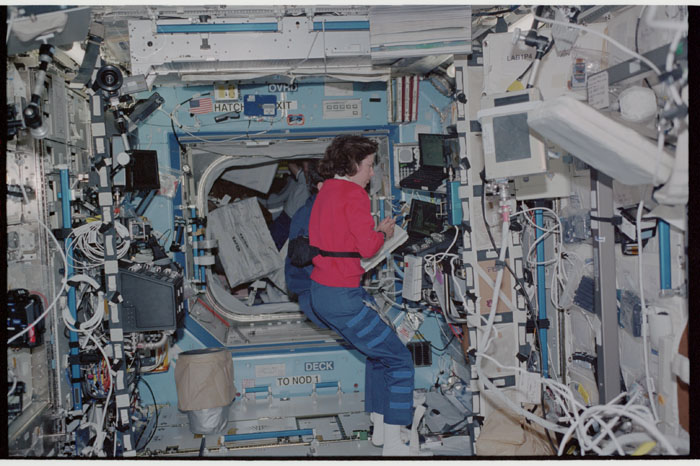 STS110-371-010.jpg