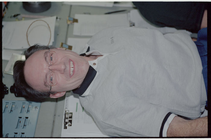STS110-371-004.jpg