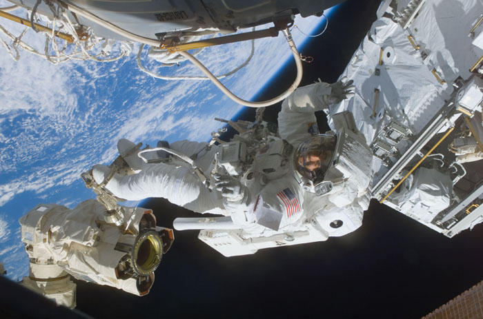 STS110-E-05304