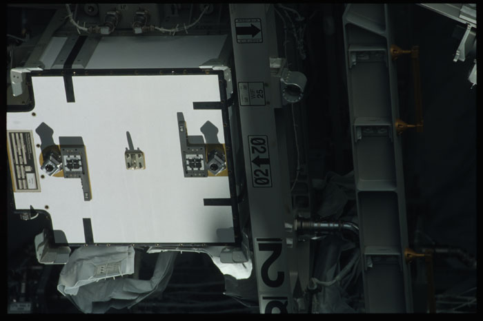STS110-327-012