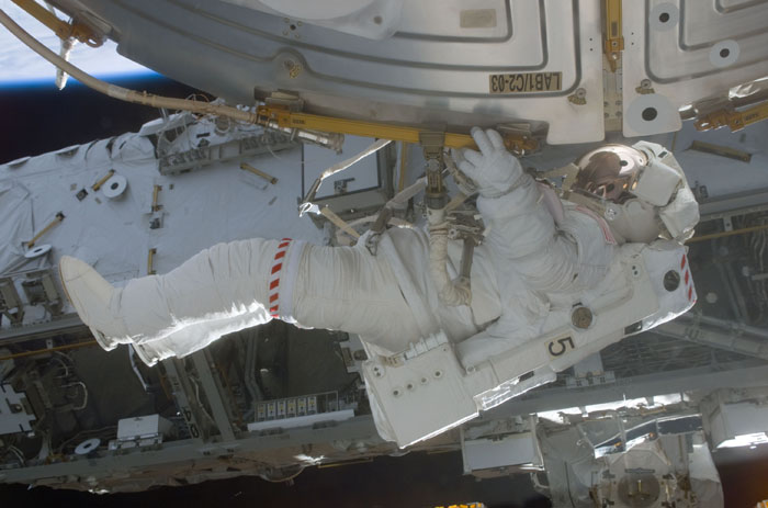 STS110-E-05835