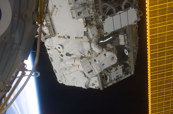 STS110-E-05626