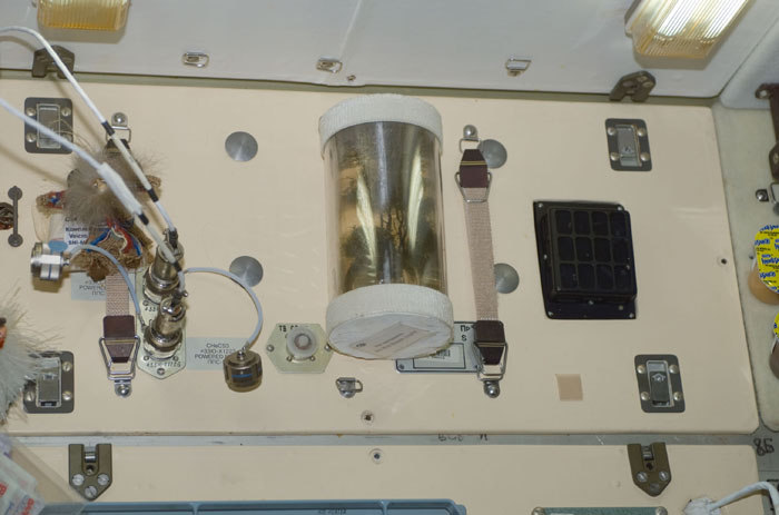 STS110-E-05863