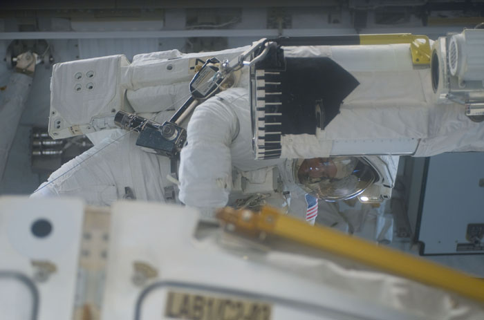 STS110-E-05587