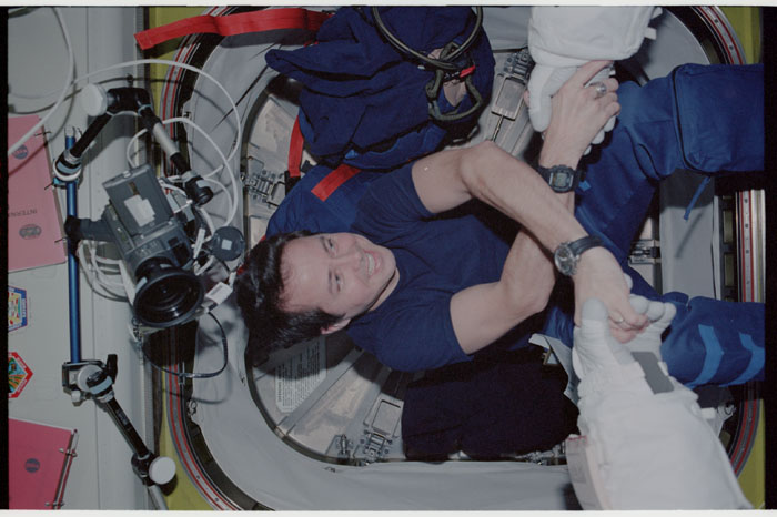 STS110-350-020.jpg
