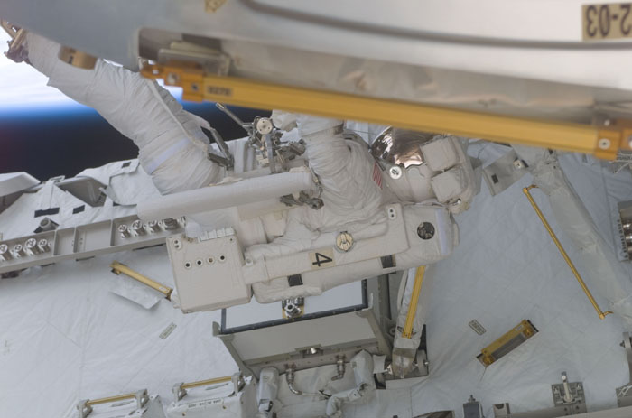 STS110-E-05258