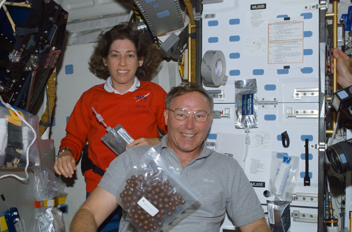 STS110-E-05090
