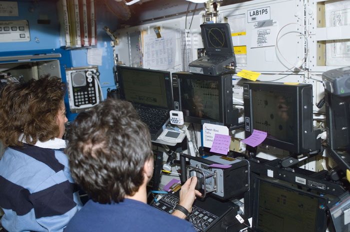 STS110-E-05215