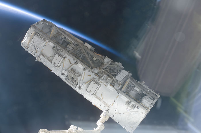 STS110-E-05178