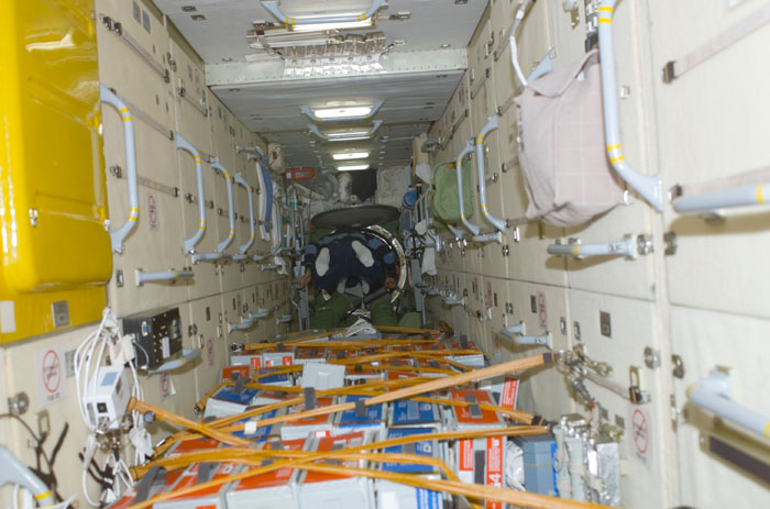 STS110-E-05142