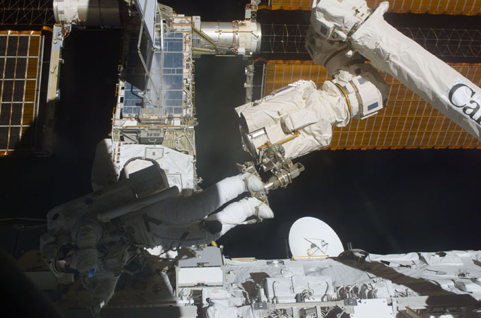 STS110-E-05339