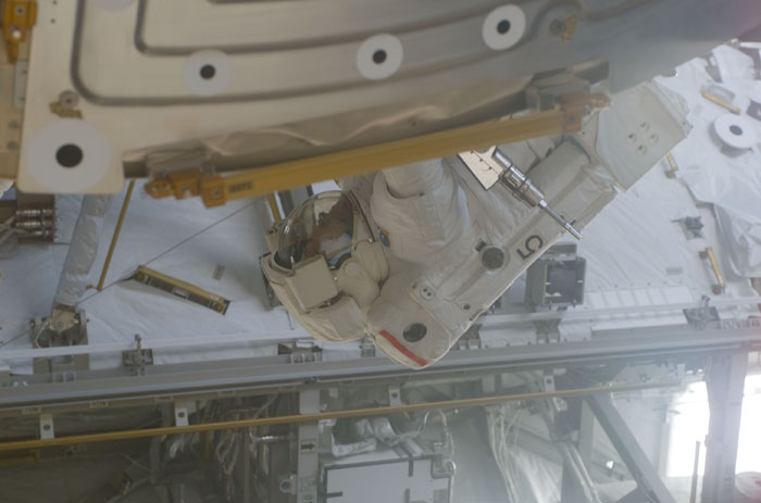 STS110-E-05593