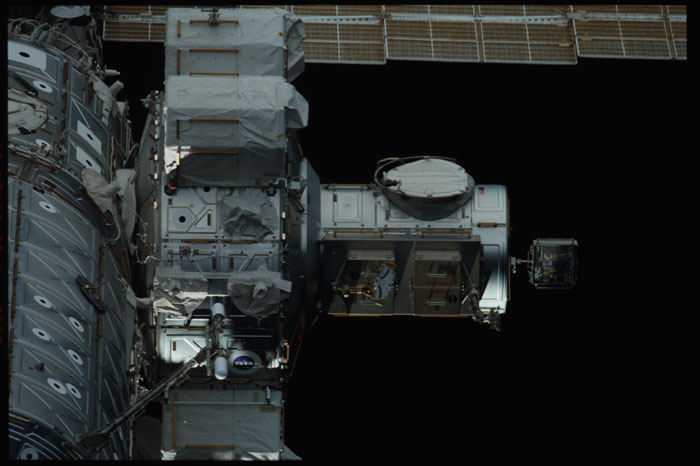 STS110-317-024.jpg