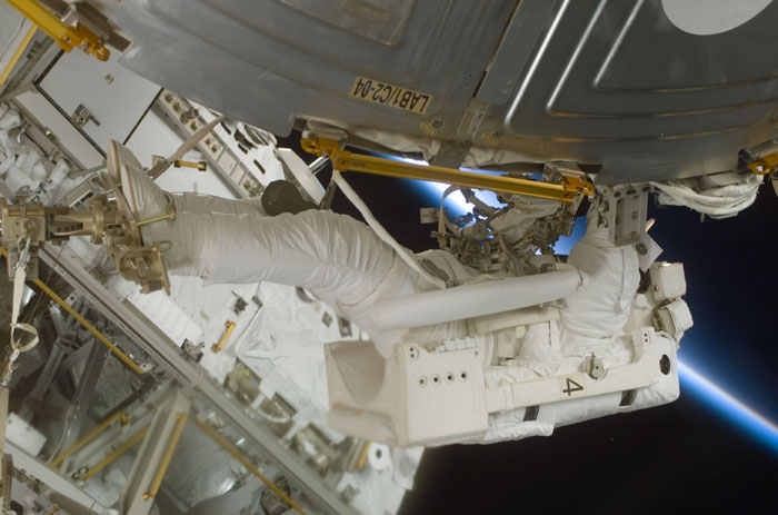 STS110-E-05291